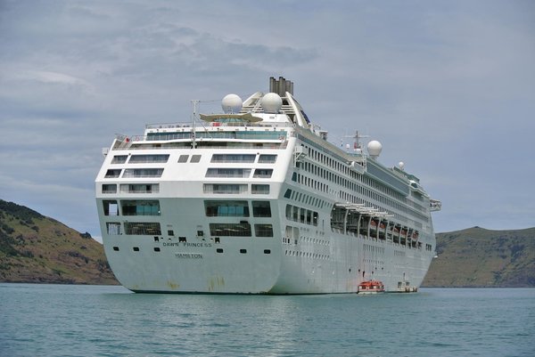 Embark on the ultimate uk cruise adventure: explore iconic british landmarks with enchanting guided tours